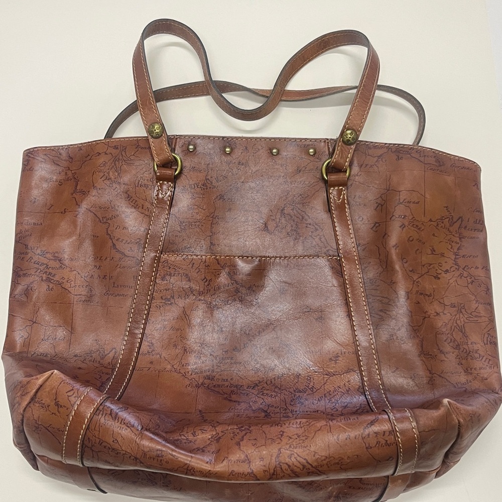 Patricia Nash World Map print leather tote bag. - Picture 4 of 9